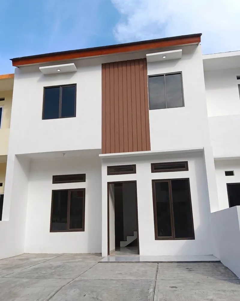 Variasi warna fasad hijau lembut di lingkungan cluster